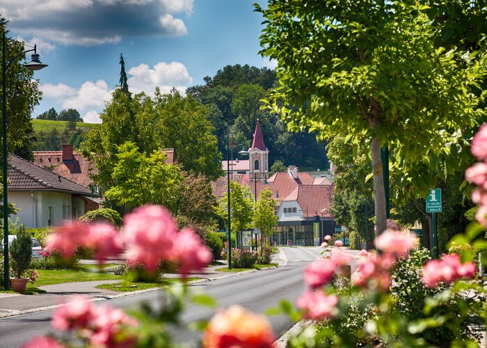 Ortszentrum, Blumen, Frühling, Sommer | © Gemeinde Bad Loipersdorf