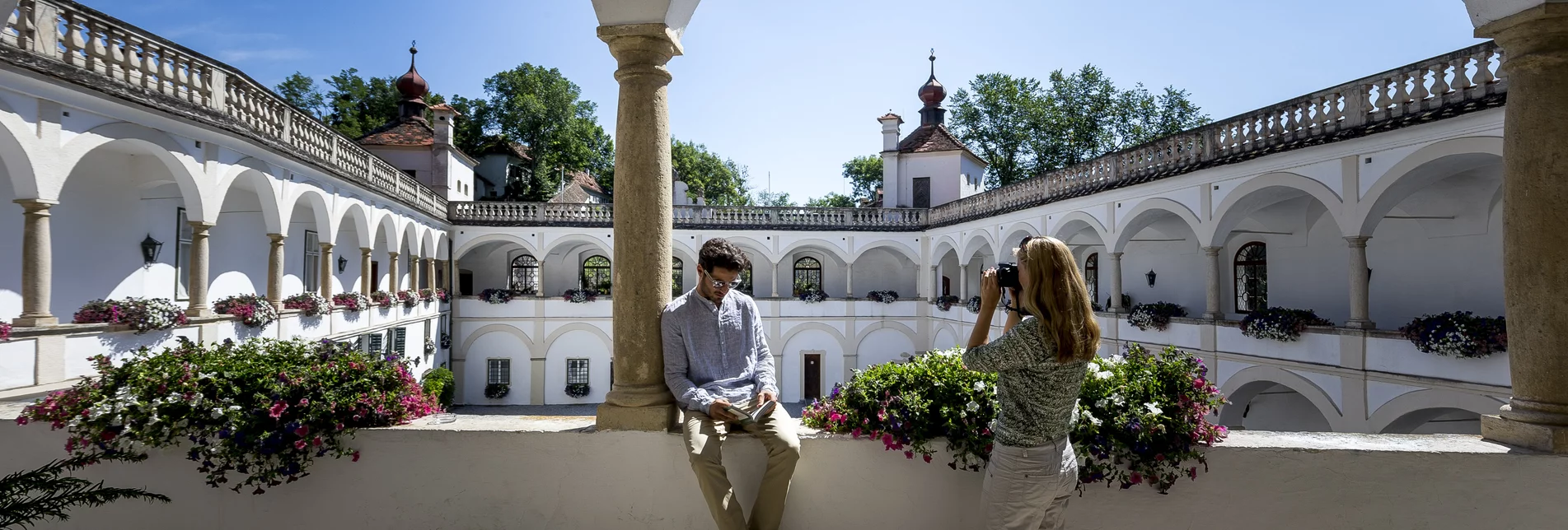 A special piece: the Florentinerhof as renaissance inner courtyard at Schloss Herberstein, Oststeiermark | © Steiermark Tourismus | Tom Lamm