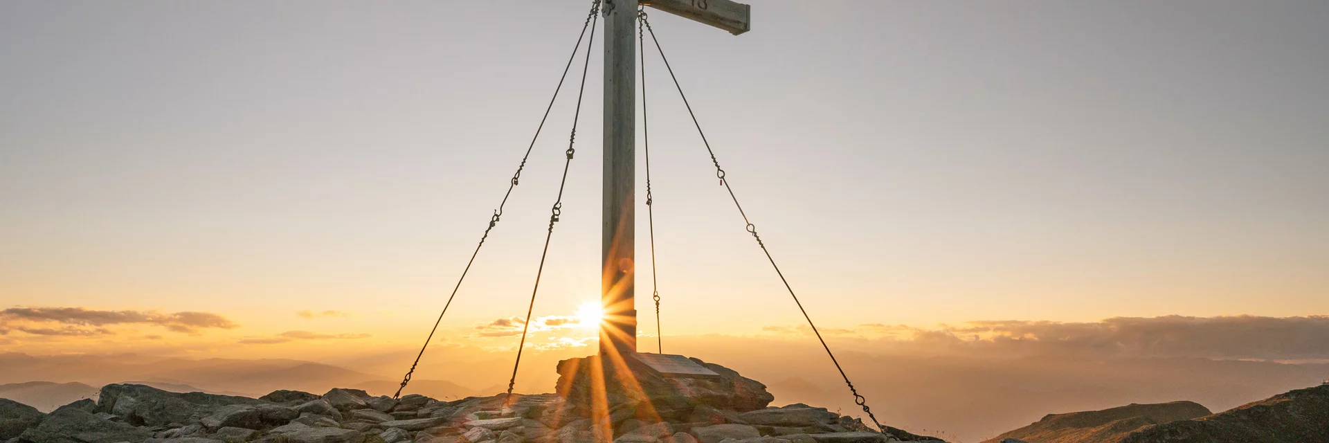 Gipfelkreuz Zirbitzkogel Sonnenuntergang | © TVB Murau |  René Hochegger