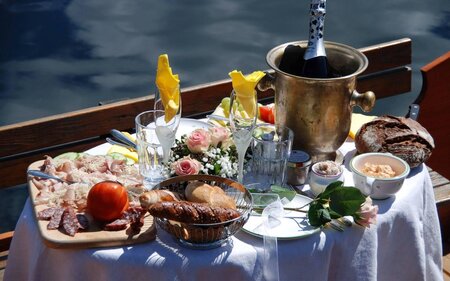 Buch&Boot, Altaussee, Plätten Breakfast | © Boote Salzkammergut