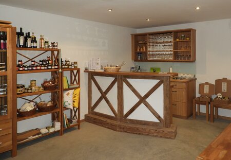 Farmer Shop Inside_Eastern Styria | © ©Helmut Schweighofer