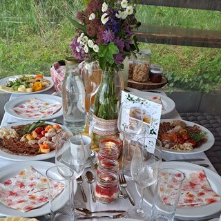 Breakfast table laid | © Schusterhans Hof-Beate Horvatek