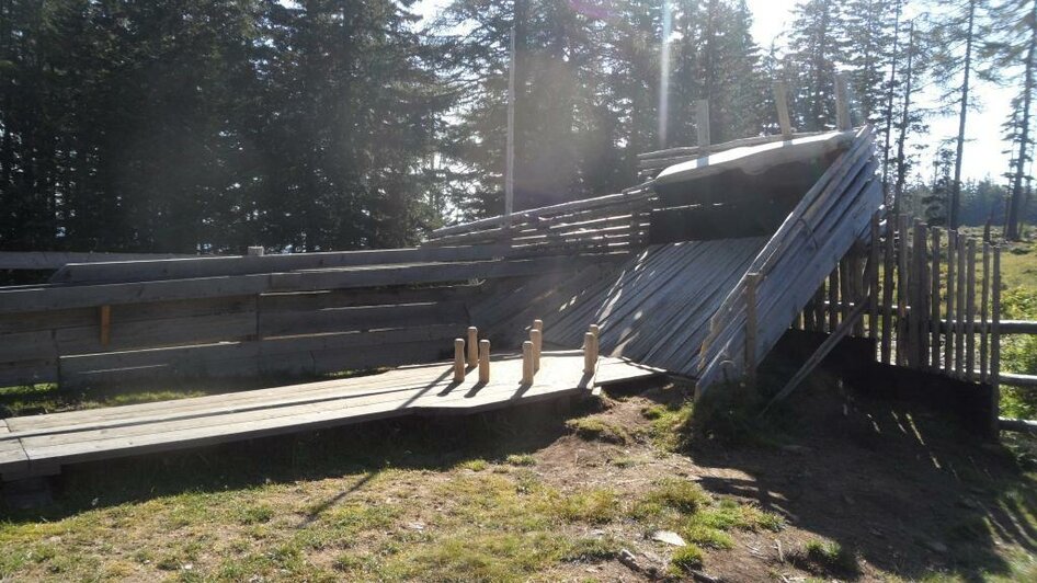 Bernsteinhütte_Holz-Kegelbahn | © TV Lipizzanerheimat | EU