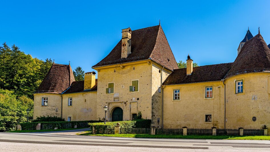 Eingangsbereich Burg Thalberg | © Kräuterregion Wechselland / Oststeiermark Tourismus