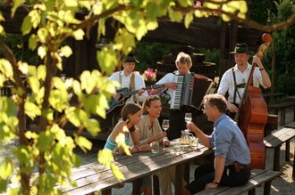 Buschenschank Ehrenhöfer_Tisch_Oststeiermark | © Buschenschank Ehrenhöfer