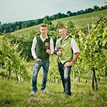 Familie Weber im Weingarten | © Weingut Weber