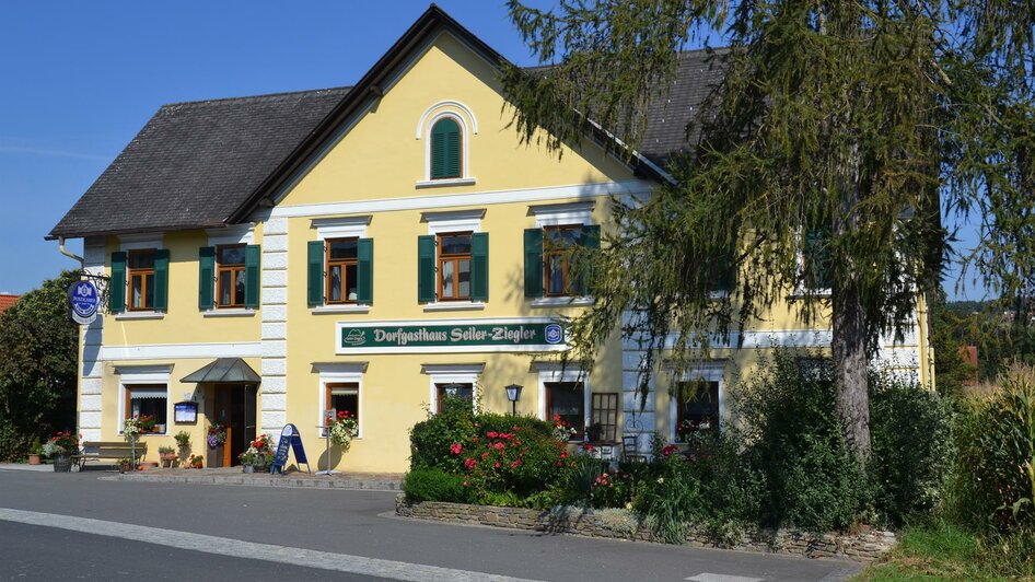 Außenansicht Dorfgasthaus Seiler-Ziegler | © Riedenbauer