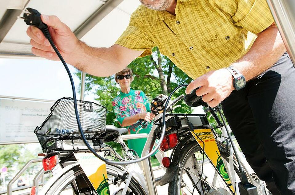 E-bike charging station outdoor pool - Impression #1 | © Tourismusverband Thermen- Vulkanland