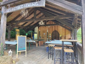 Snack station at the fish pond in Stein | © Thermen- & Vulkanland