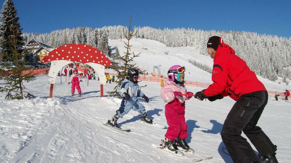 Familienschiberg_Kinderschikurs_Oststeiermark | © Skischule Jogllland