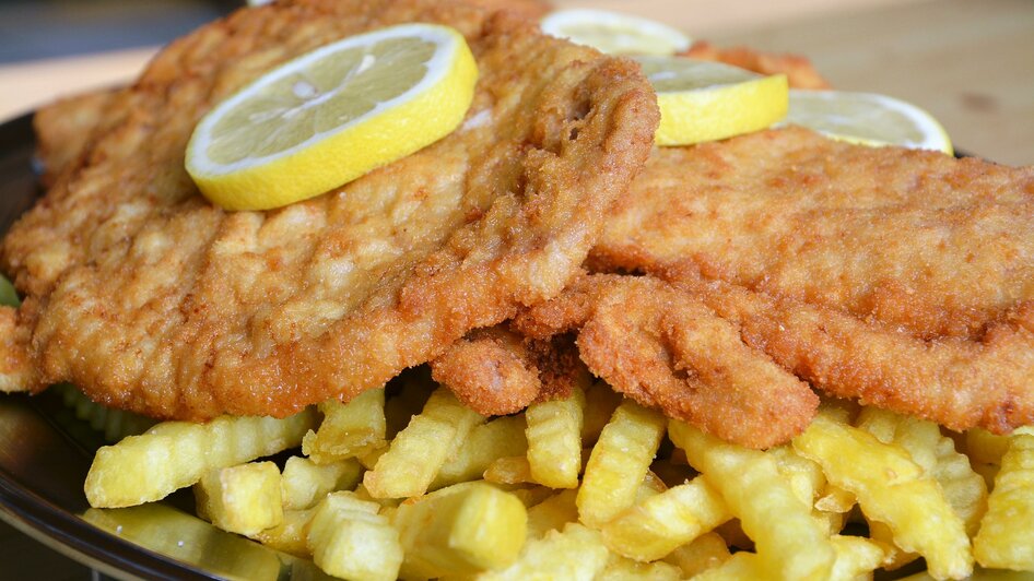 Schnitzel von Flourl's Schenke in Dechantskirchen | © Flourl's Schenke