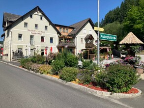 inn to the Post, Hold_exterior view_Eastern Styria | © Gasthof Zur Post