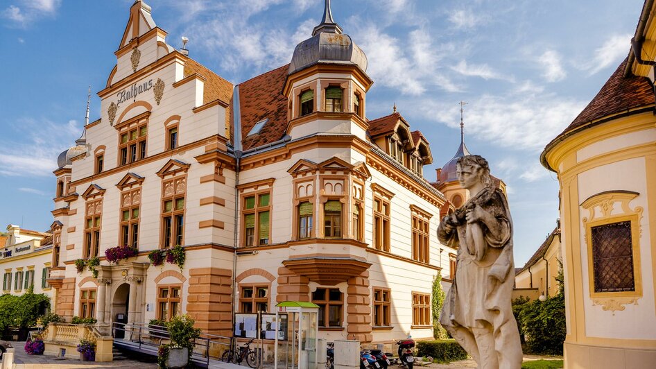 Hauptplatz Hartberg_Rathaus_Oststeiermark | © Kleine Historische Städte Österreichs