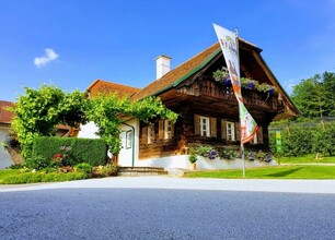 Fruit farm Knaller_house view_East Styria | © Obsthof Knaller