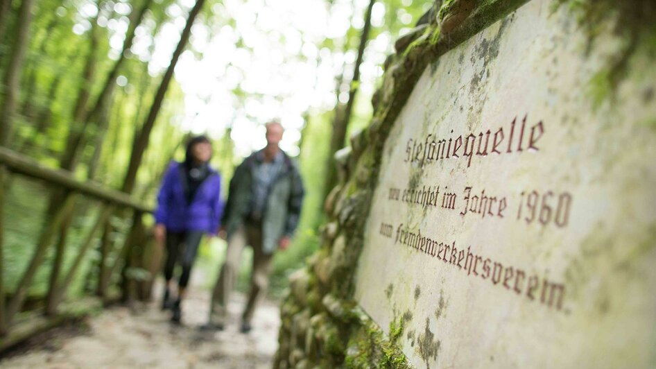 Stefaniequelle_Tafel_Oststeiermark | © Tourismusverband Oststeiermark