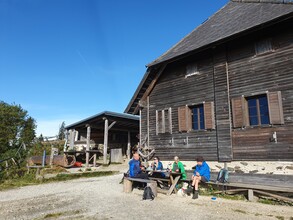 Wanderer auf der Vorauer Schwaig | © Oststeiermark Tourismus