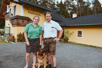 Gastgeber mit Hund | © Lederer