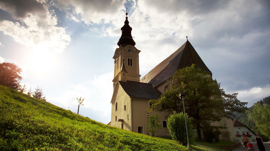 Kirche St. Erhard_Außenansicht_Bergmann | © Tourismusverband Oststeiermark