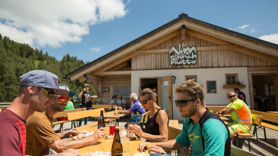 Stärkung in der Almrauschhütte