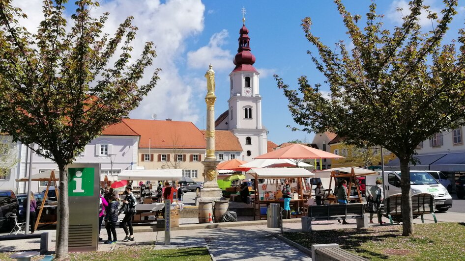 Samstagsmarkt am Fehringer Hauptplatz | © Lumikki Photography