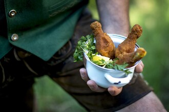 Das Backhendl, die steirische Spezialität. | © Steiermark Tourismus, ikarus.cc