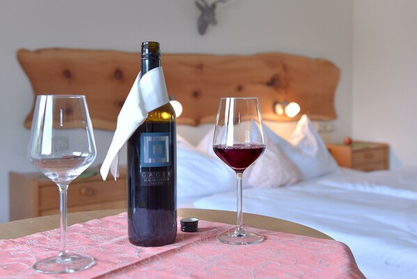 Doppelzimmer_Wein | © Martina Brunner