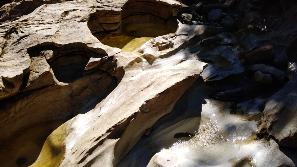 Constant drop hollows the marble - Impressionen #2.1